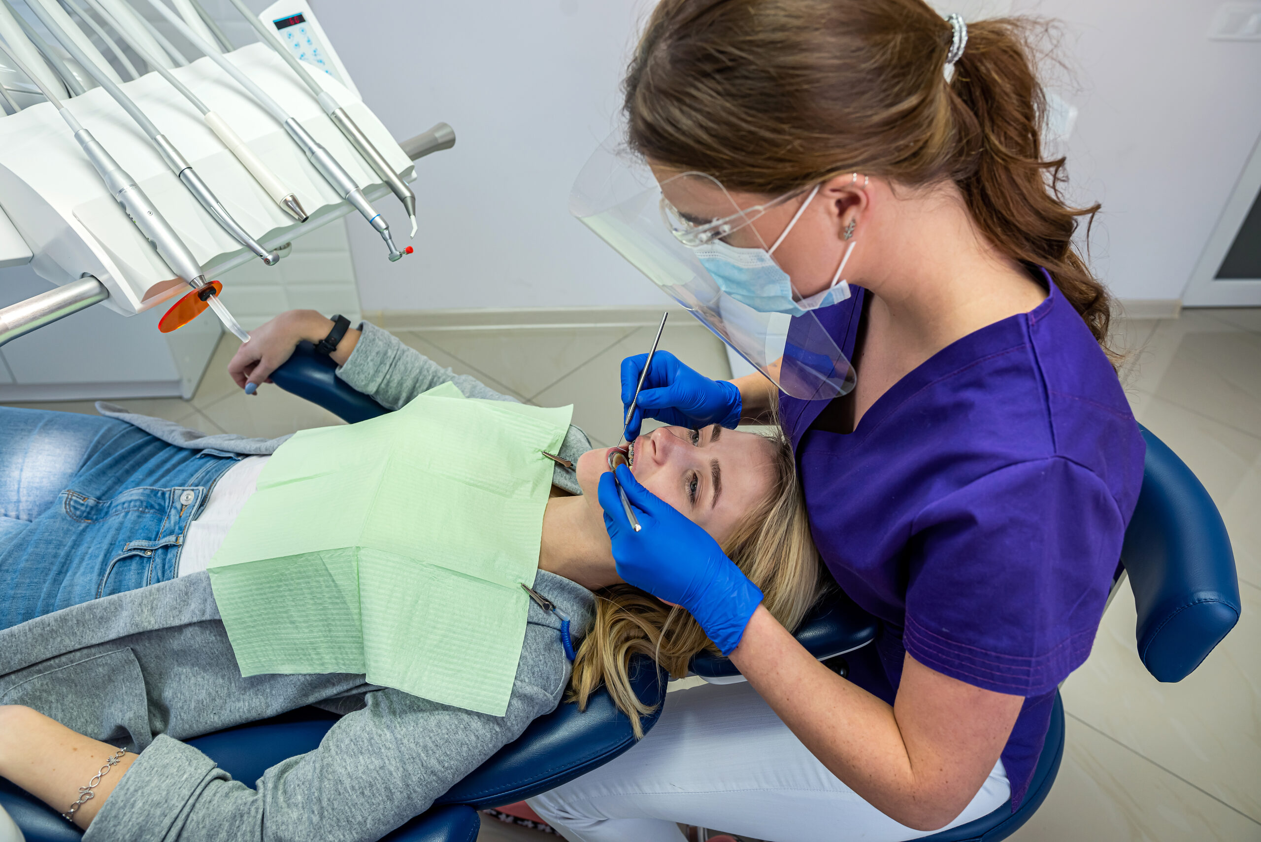 Удаление кисты зуба: почему стоит обратиться к опытным специалистам