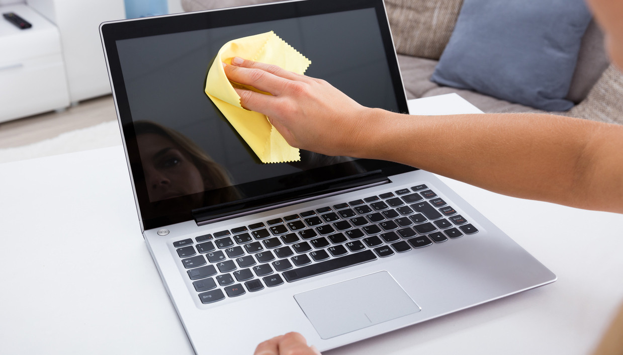 Почему важно регулярно чистить MacBook: влияние загрязнений на производительность