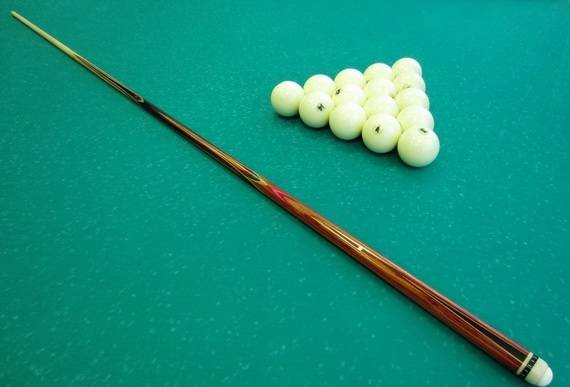 Кий більярдний: як правильно підібрати інструмент для гри